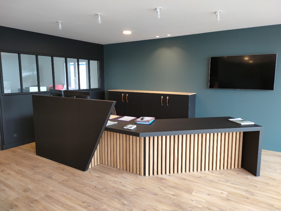 M2H MENUISERIE HUET Menuisier Laval Bureau Accueil